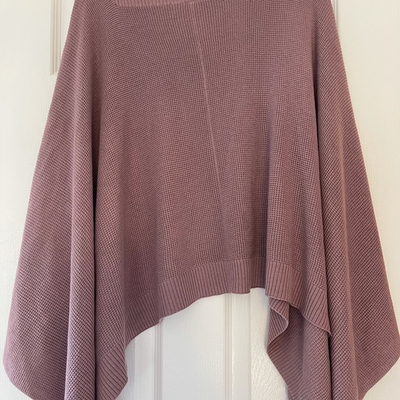 Lululemon Poncho Great condition - Picture 3 of 4